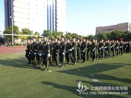 第六届军大艺术节开幕式暨广场文艺界节目比赛 学生负责演员妆容